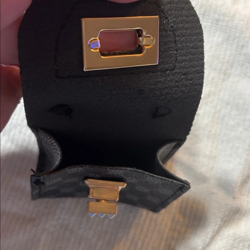 N/A stylish black
